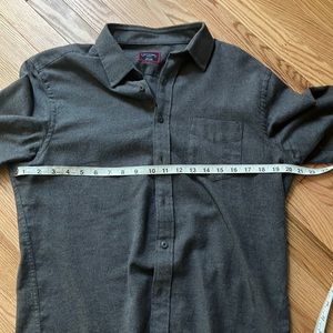 Untuckit long slv button up shirt, great cond small. See measurements in pics.